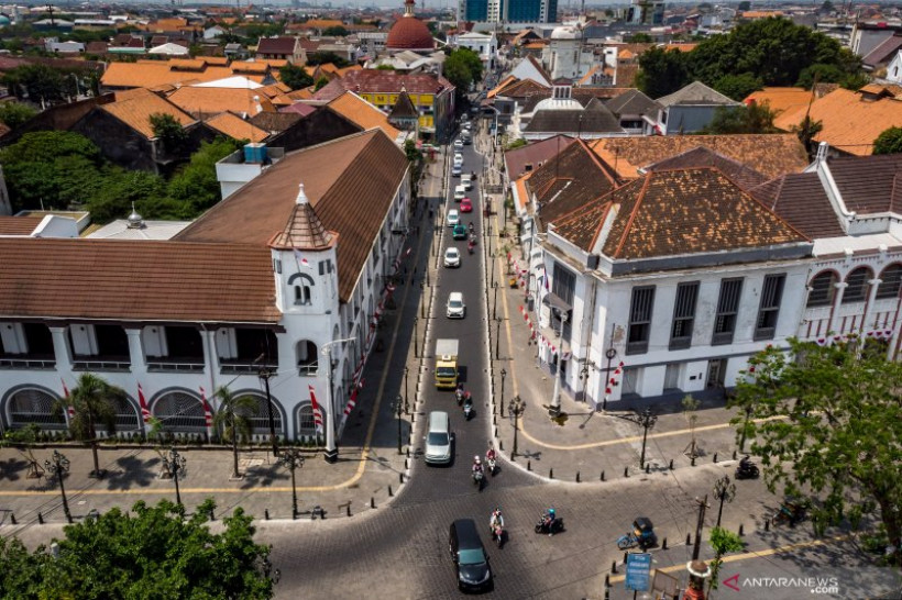 Jalan jalan di Kota  Lama Semarang  yang Baru