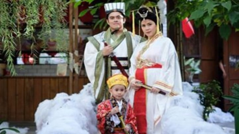 Masih Nuansa Imlek Bisa Pakai  Baju  Kaisar di  China Town Band