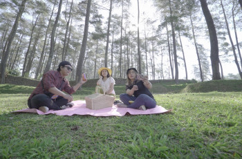 Orchid Forest Cikole, Tempat Piknik Keluarga Terbaik di Bandung